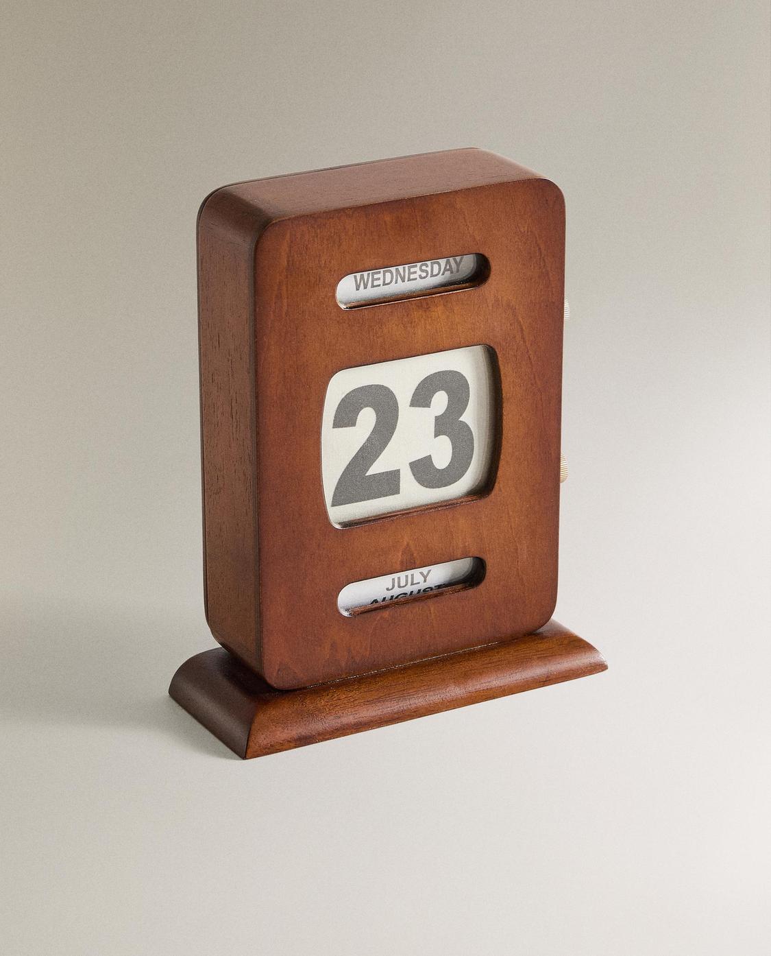 MAISON 23 – Perpetual Wooden Desk Calendar