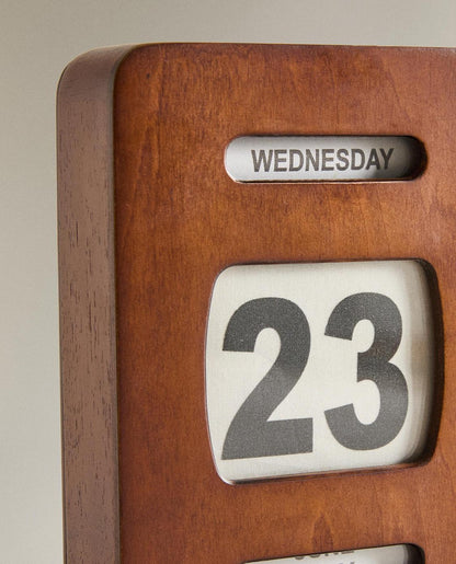 MAISON 23 – Perpetual Wooden Desk Calendar