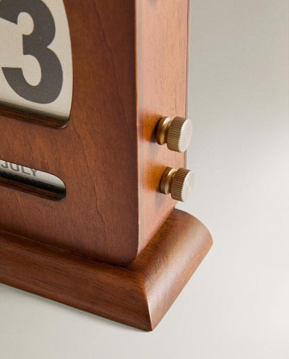 MAISON 23 – Perpetual Wooden Desk Calendar