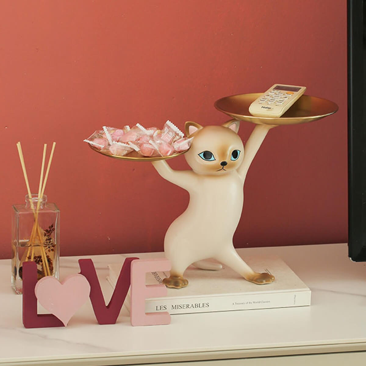 The Muse Cat Tray – glossy cat sculpture with stainless steel tray – STUDIO GONKA