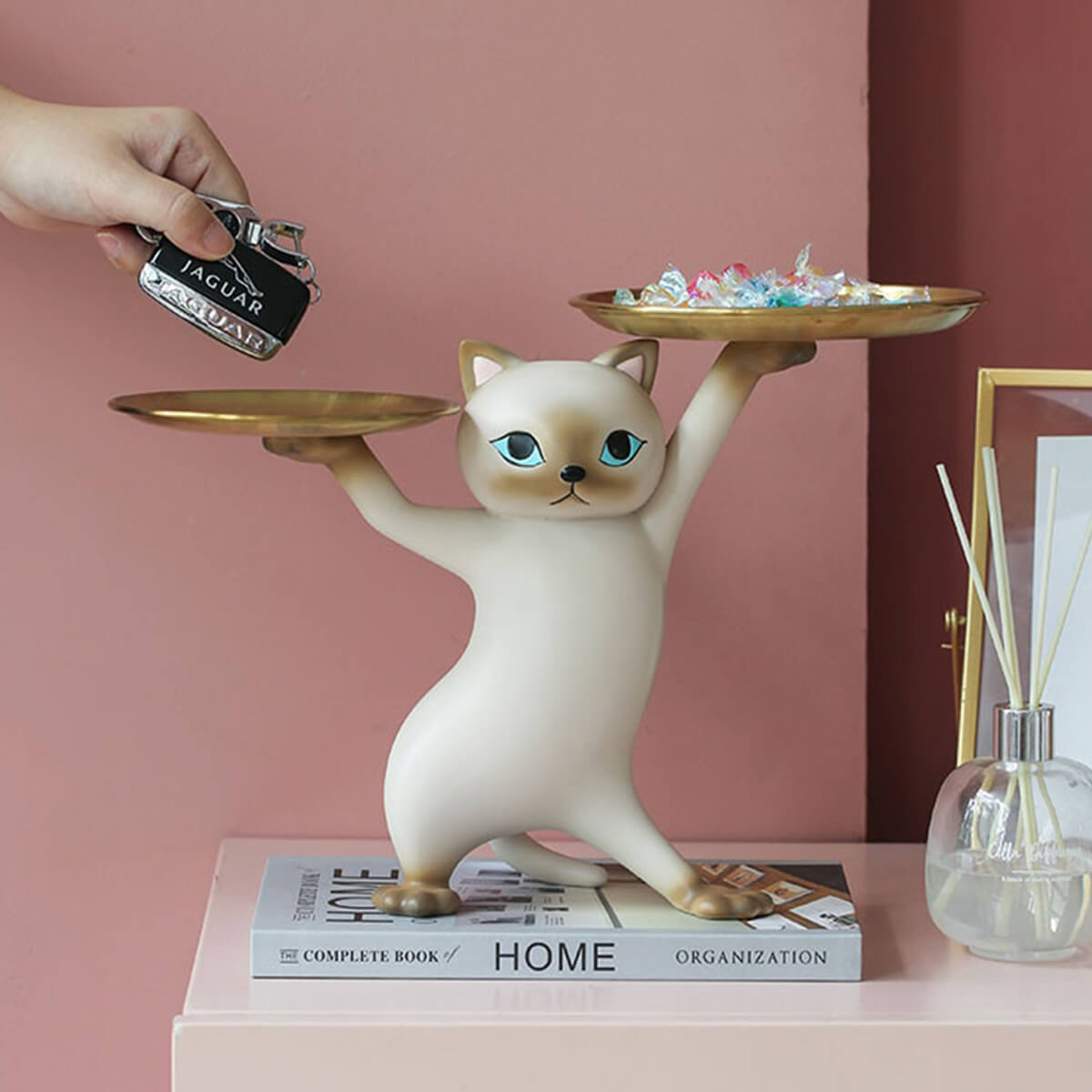 The Muse Cat Tray – glossy cat sculpture with stainless steel tray – STUDIO GONKA